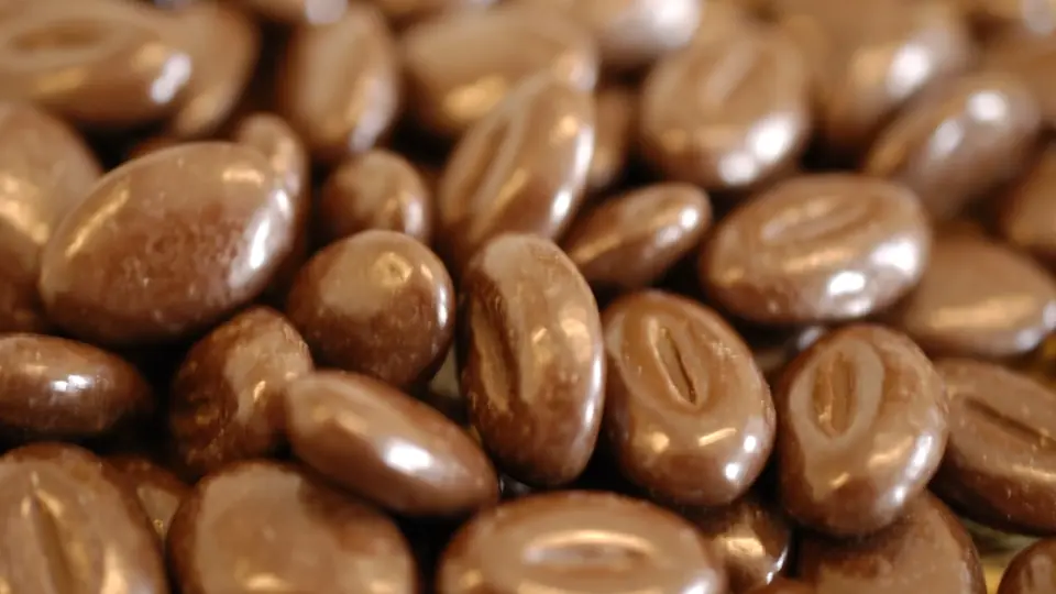 Petits palets de chocolat en vrac