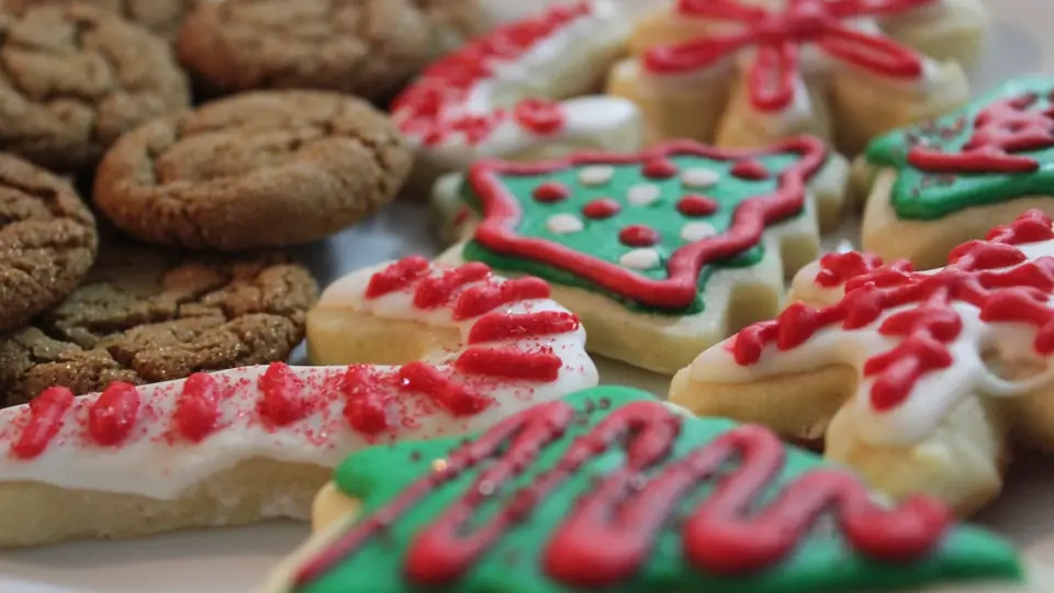 Plateau de biscuits de Noël décorés